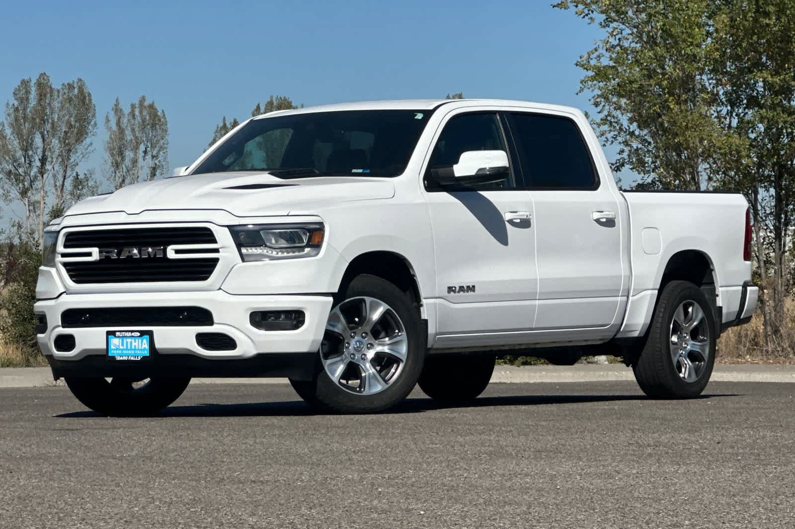 Used 2023 RAM 1500 Laramie AWD/4WD image 1