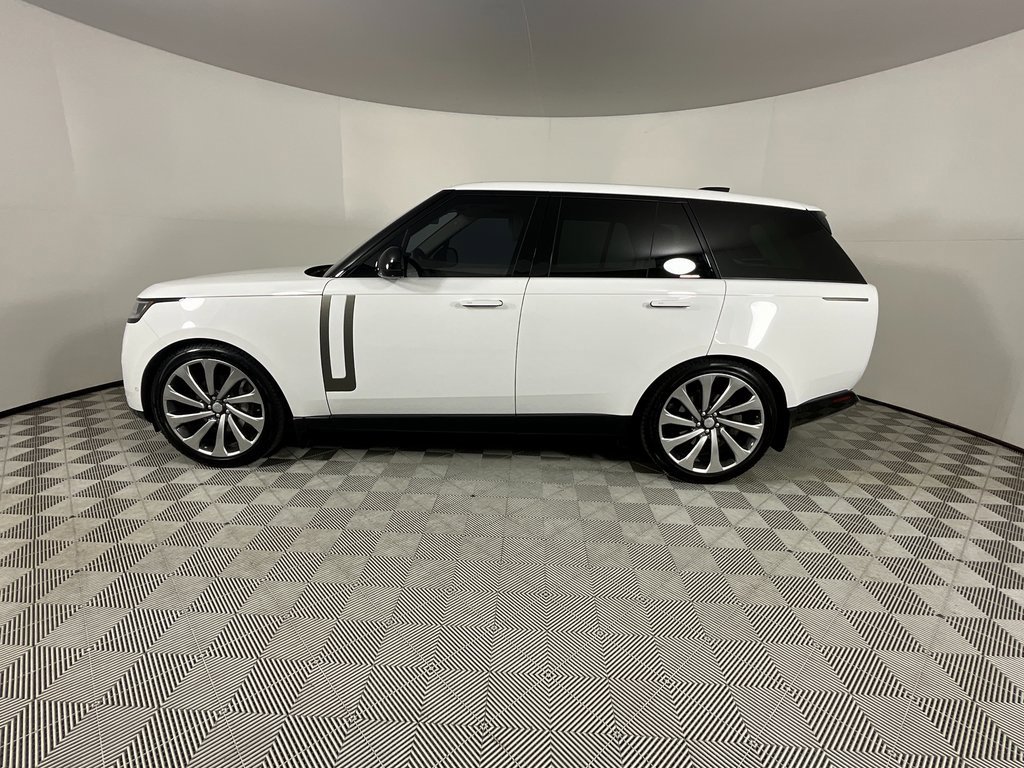 Certified 2023 Land Rover Range Rover SE image 2