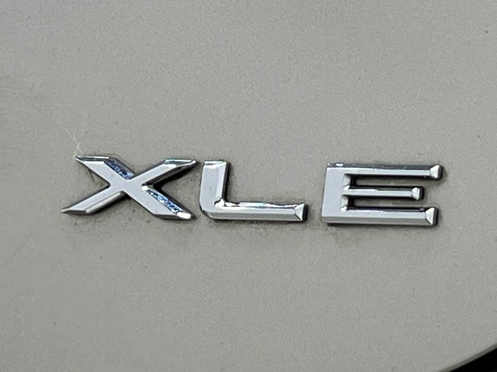 Used 2015 Toyota Avalon XLE Premium FWD image 41