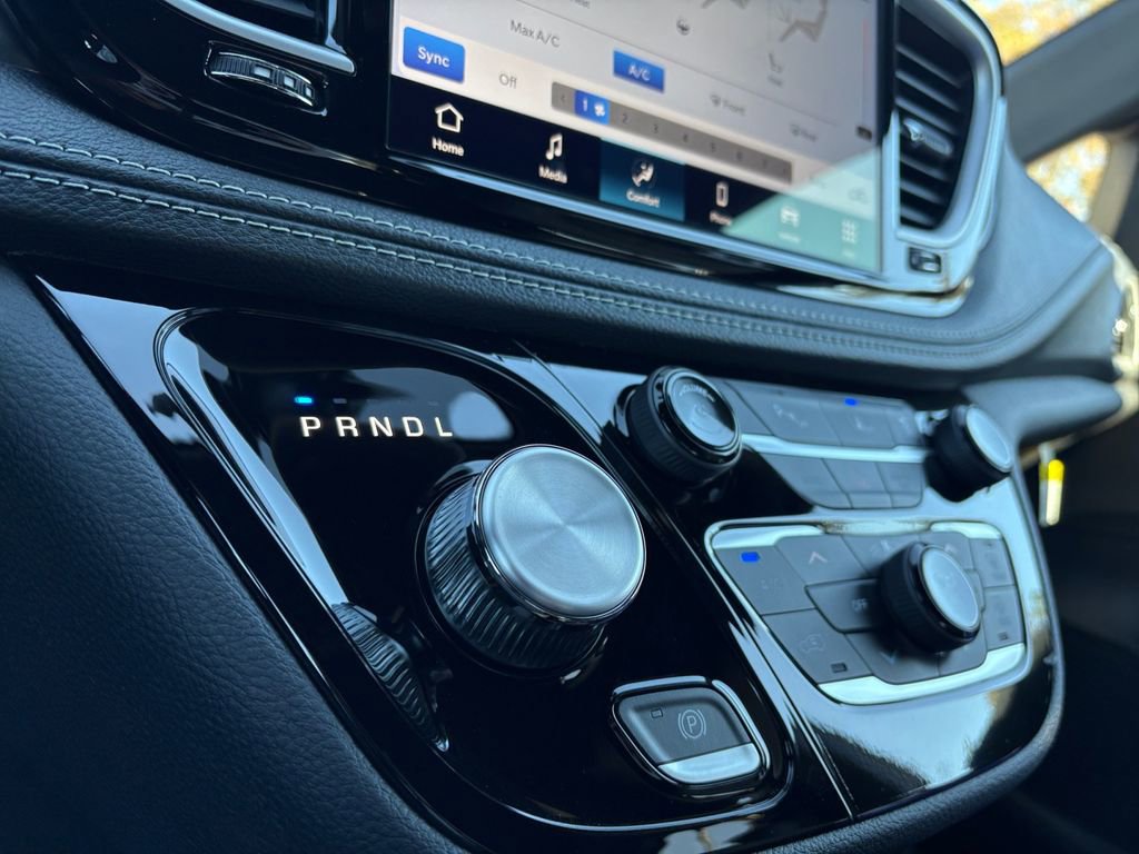 New 2026 Chrysler Pacifica Select image 28
