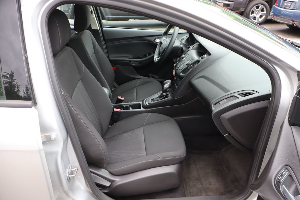 Used 2018 Ford Focus SE FWD image 35