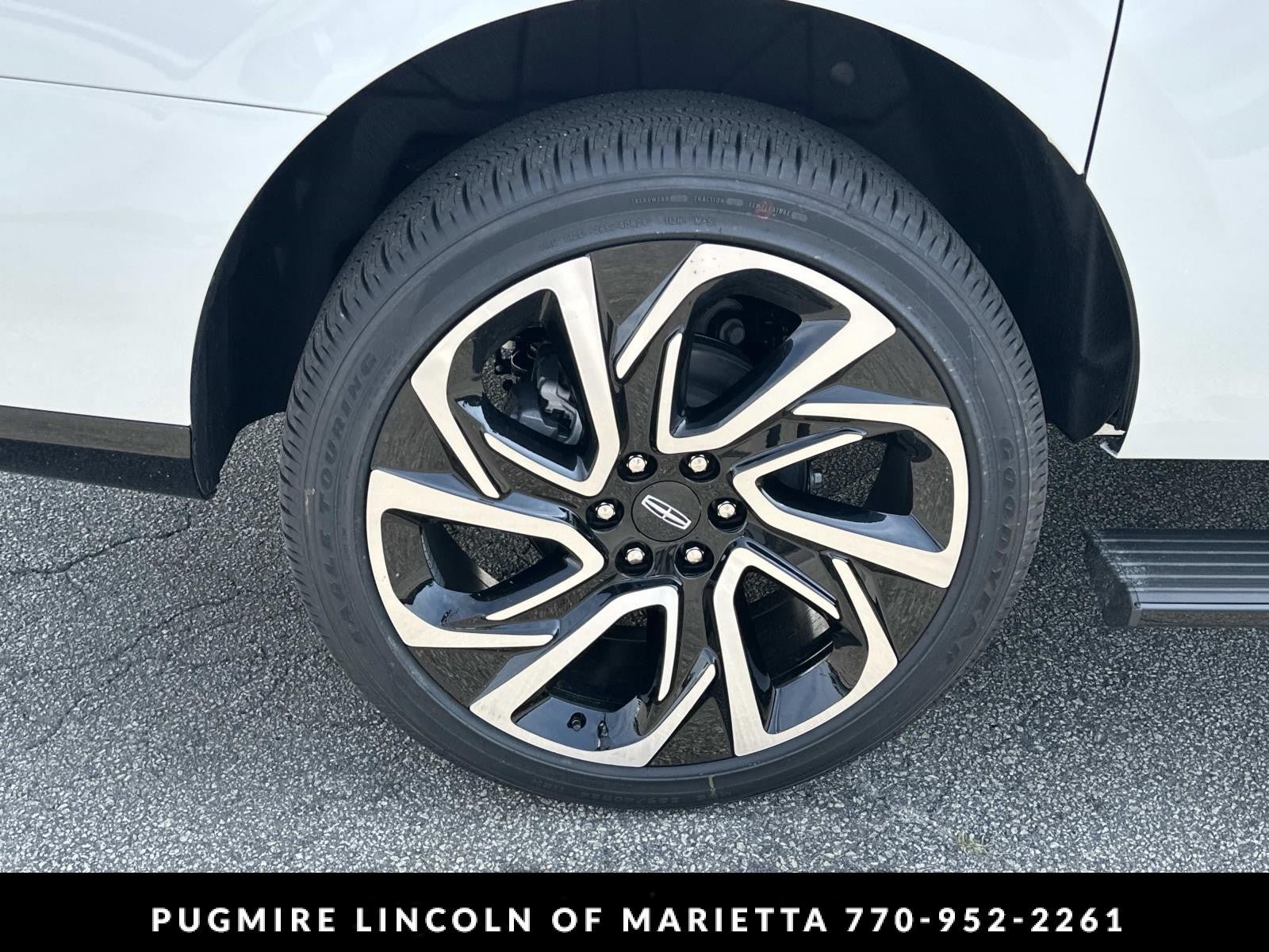 New 2027 Lincoln Navigator L Black Label AWD/4WD image 17