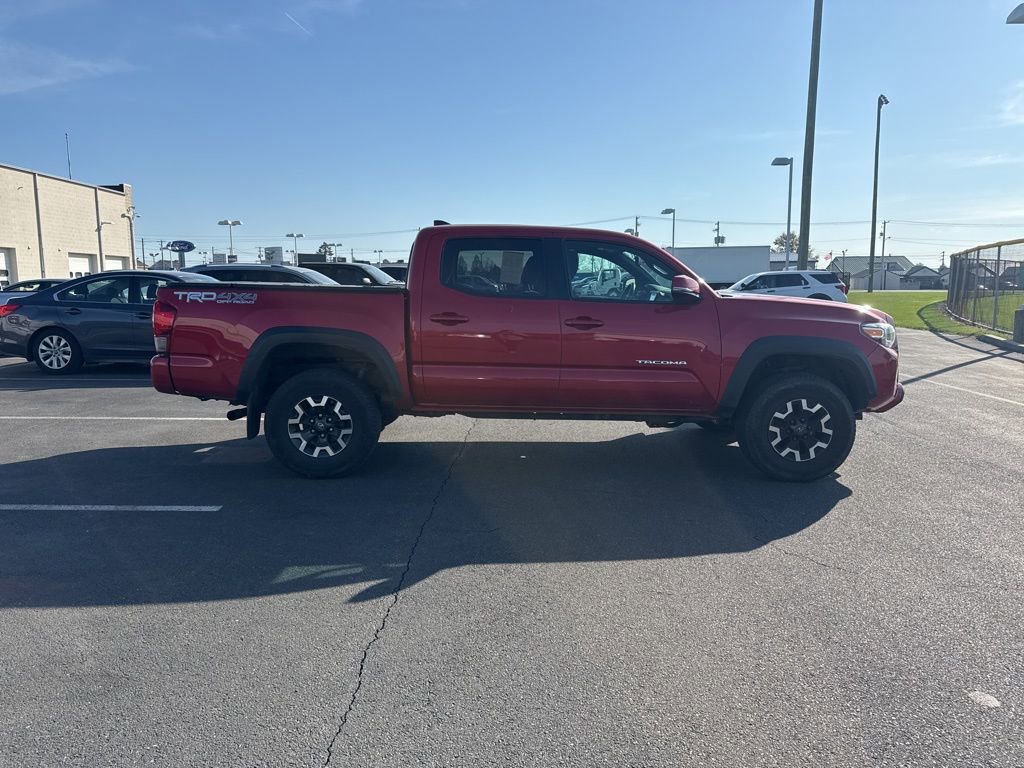 Used 2016 Toyota Tacoma TRD Off-Road w/ Premium & Technology Package image 4