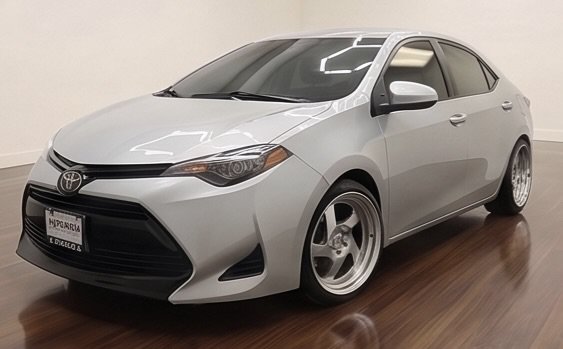 Used 2019 Toyota Corolla LE FWD image 2