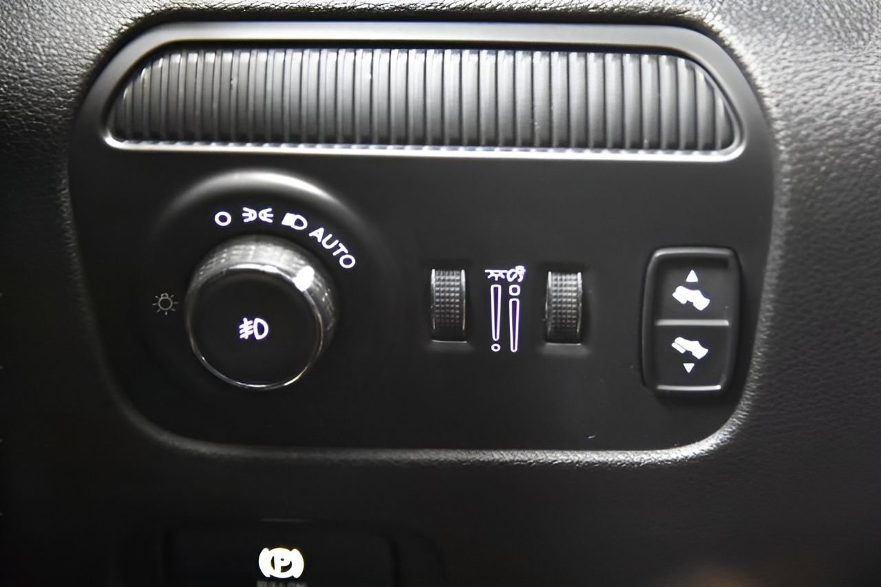 Used 2023 Jeep Wagoneer L Series III RWD image 25
