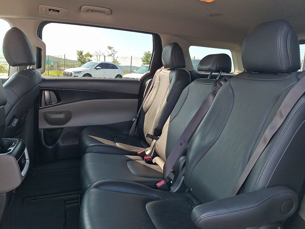 Certified 2025 Kia Carnival FWD image 11
