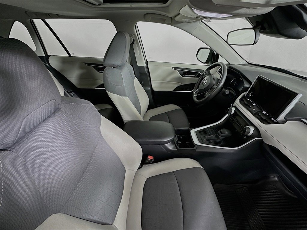 Used 2025 Toyota RAV4 XLE image 9