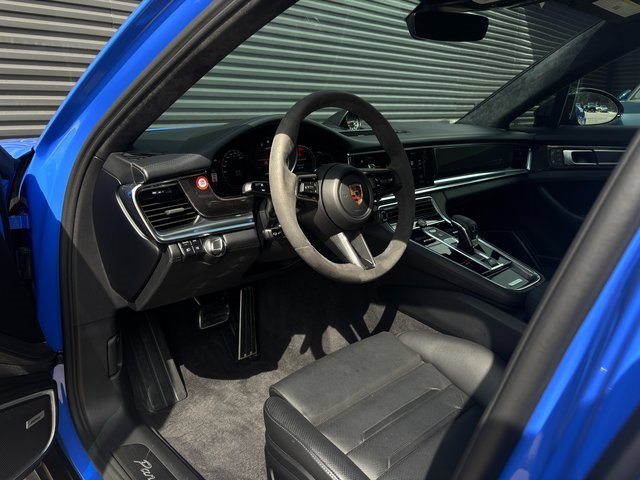Used 2023 Porsche Panamera GTS image 4