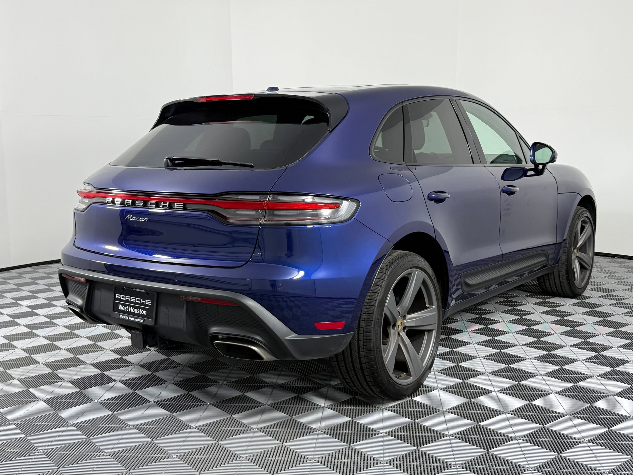 New 2025 Porsche Macan image 9