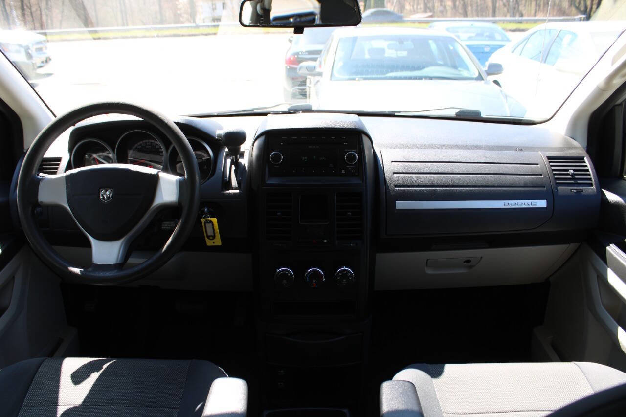 Used 2009 Dodge Grand Caravan SE image 27