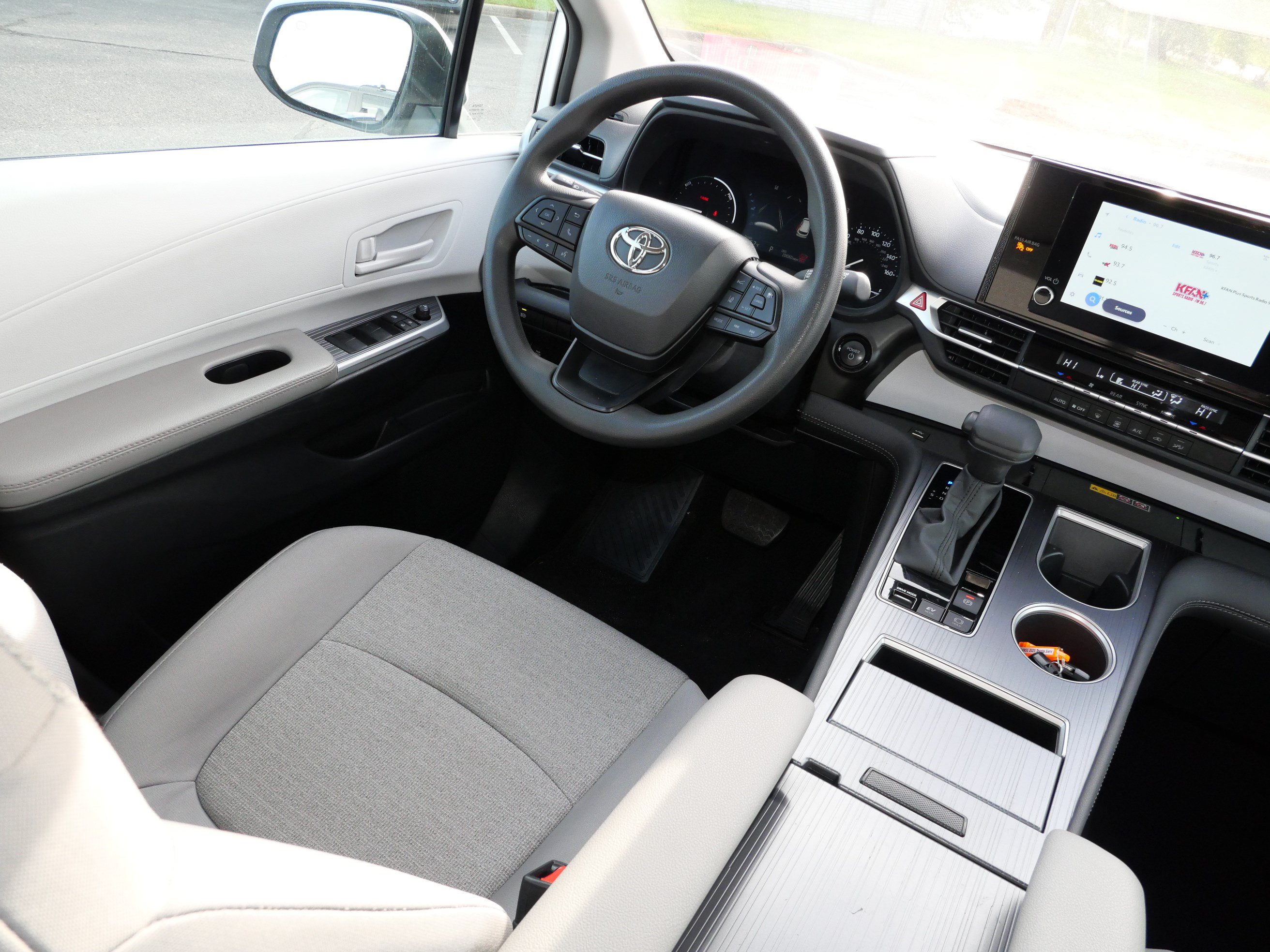 Certified 2025 Toyota Sienna LE AWD/4WD image 9