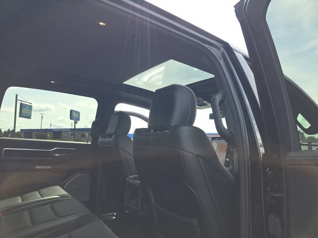 Used 2025 RAM 1500 Laramie w/ Night Edition AWD/4WD image 31