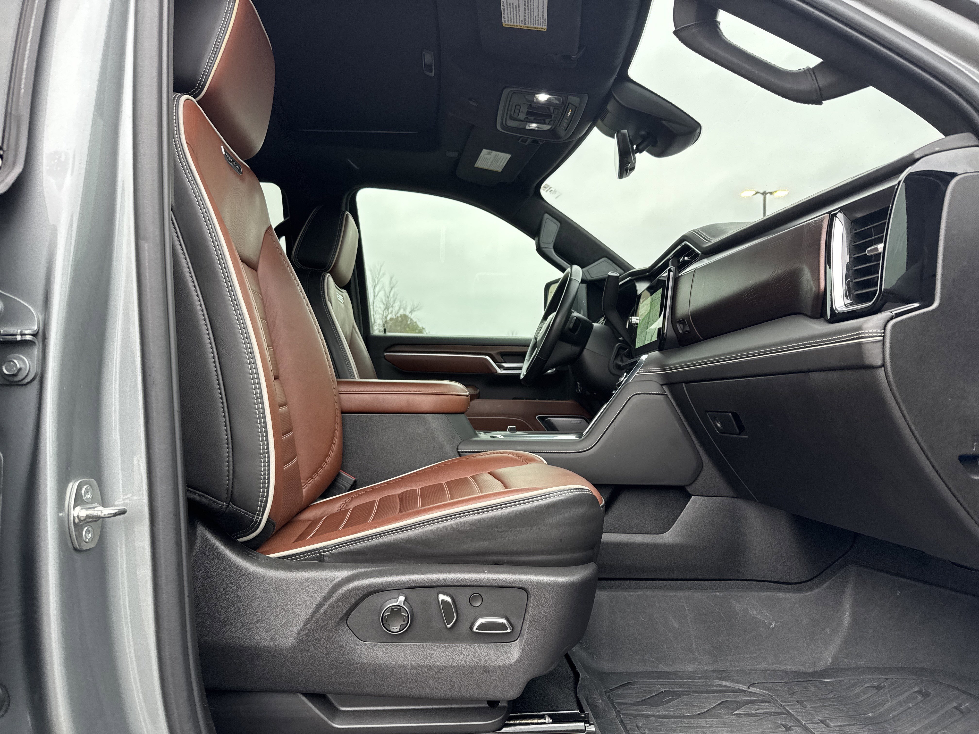 Used 2024 GMC Sierra 3500 Denali Ultimate image 31