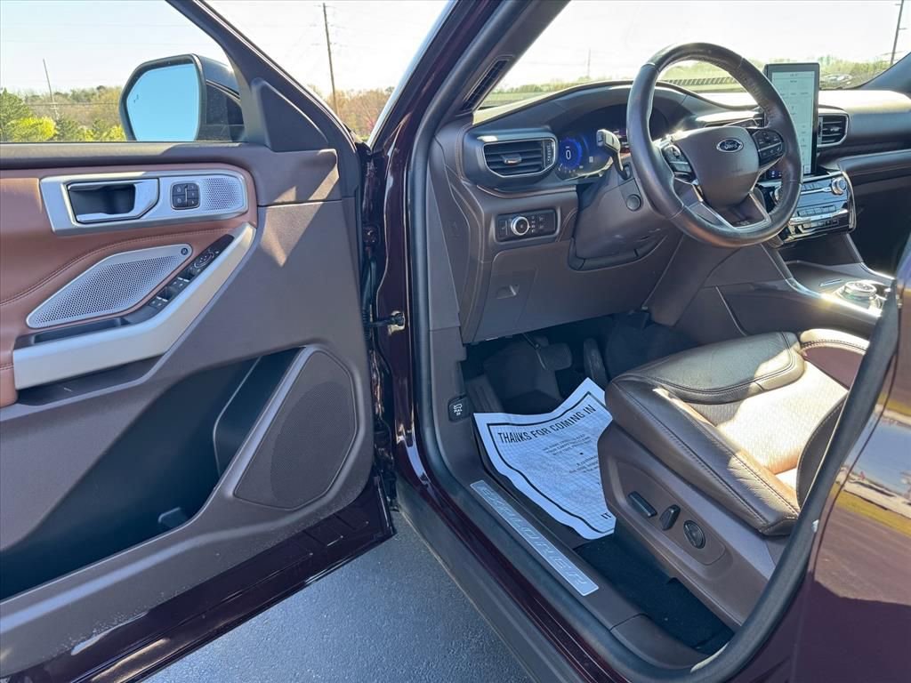 Used 2023 Ford Explorer King Ranch w/ Premium Technology Package image 16