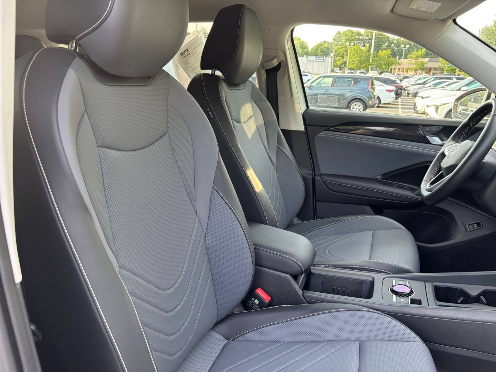 Used 2026 Volkswagen Tiguan SE AWD/4WD image 36