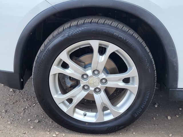 Used 2015 Mitsubishi Outlander SE AWD/4WD image 10