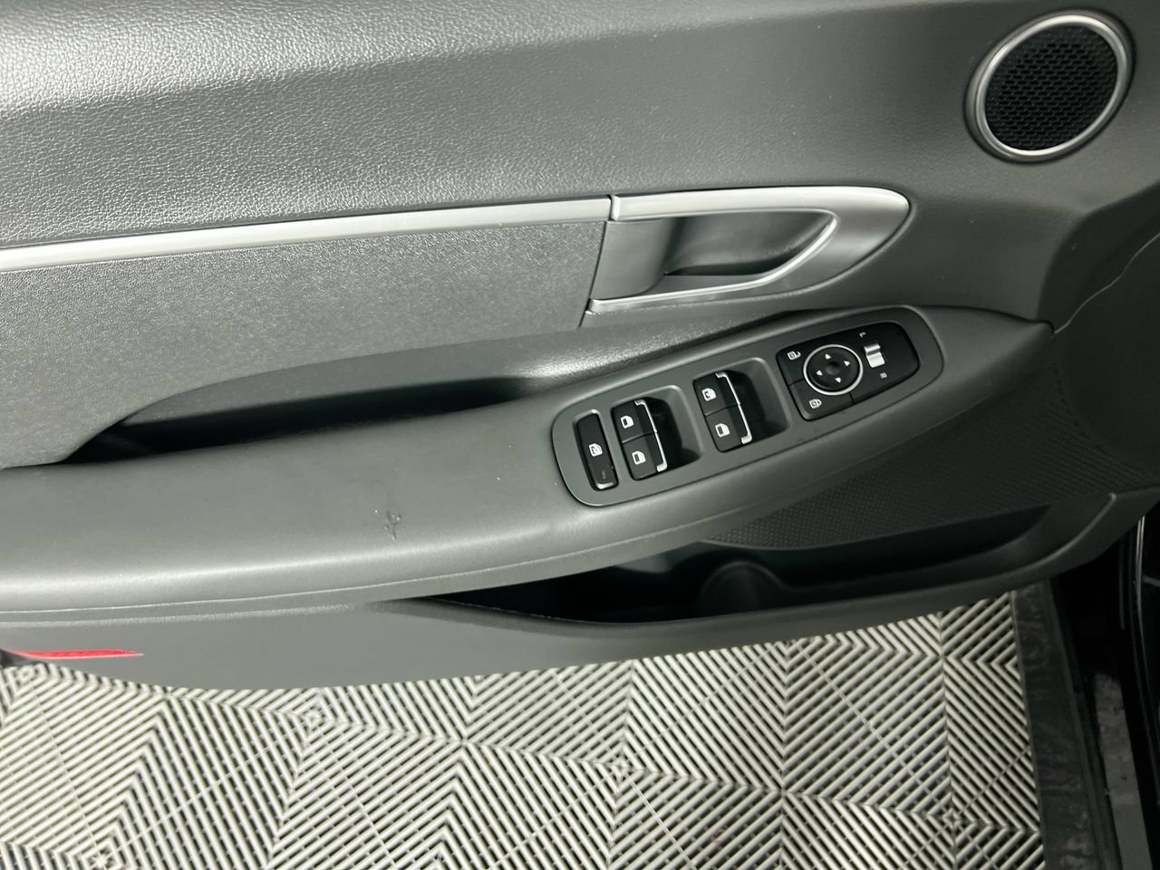 Used 2021 Hyundai Sonata SE w/ Cargo Package FWD image 9