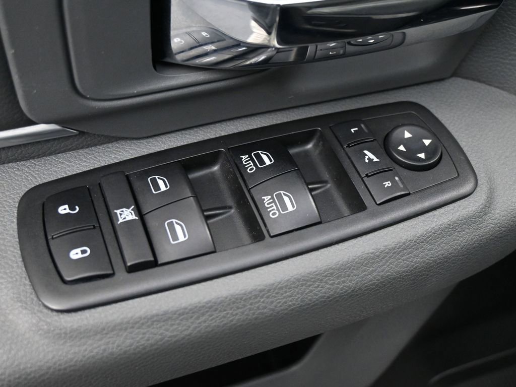 Used 2017 RAM 1500 Big Horn image 3