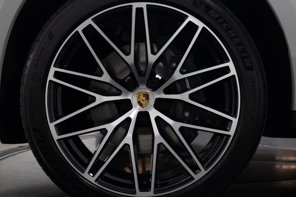 Used 2025 Porsche Macan image 25