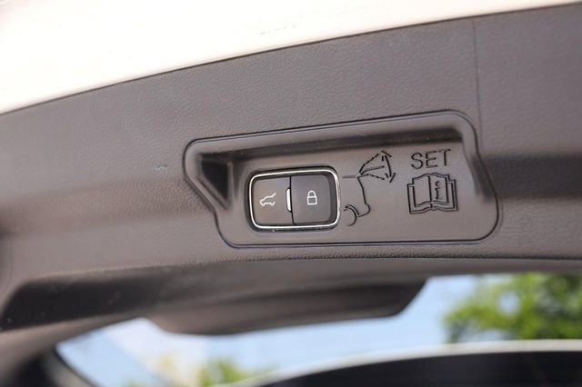 Used 2021 Ford Explorer Limited w/ Hybrid Equipment Group 310A AWD/4WD image 8