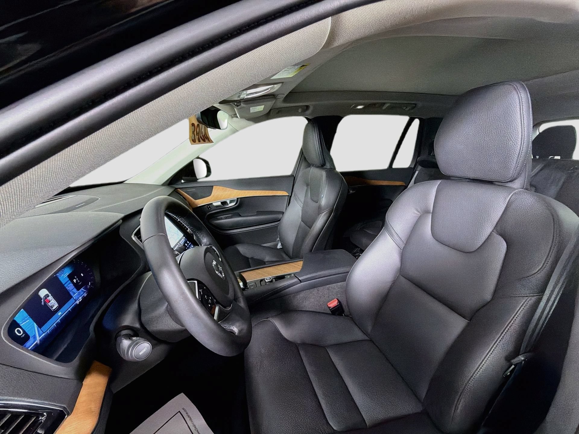Certified 2024 Volvo XC90 B5 Plus AWD/4WD image 22