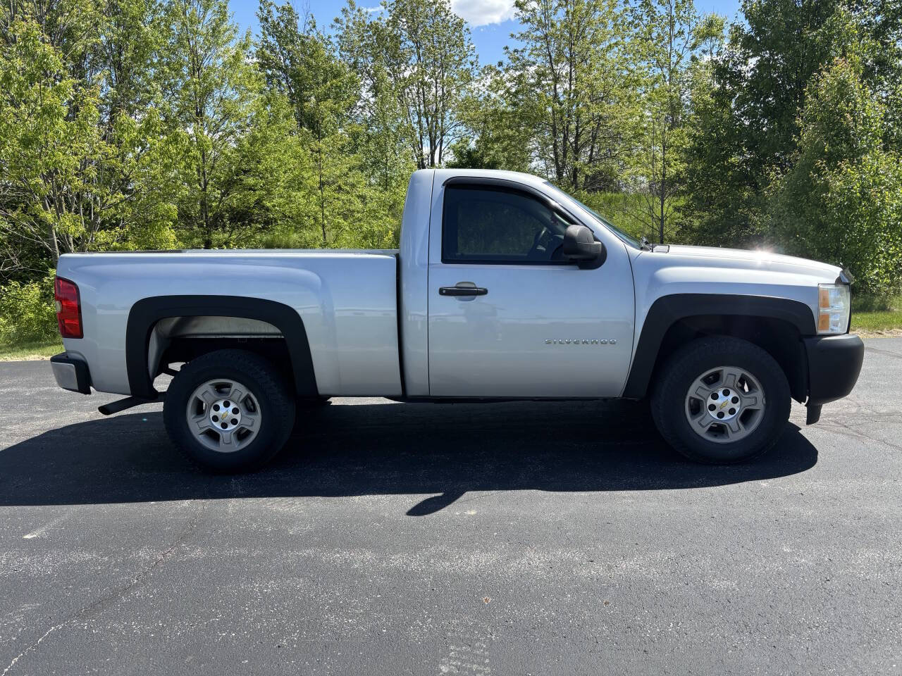 Used 2010 Chevrolet Silverado 1500 W/T RWD image 2