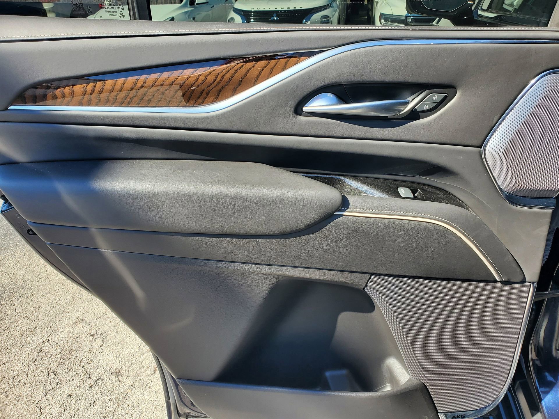 Used 2024 Cadillac Escalade Premium Luxury Platinum image 9