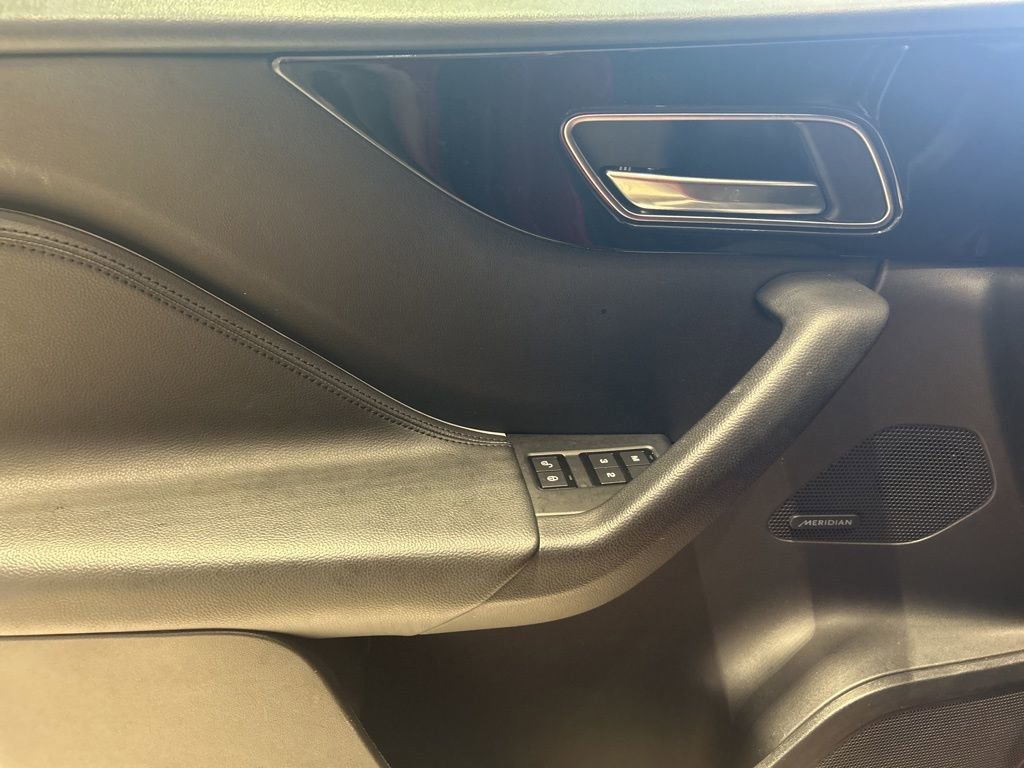 Used 2020 Jaguar F-PACE Premium image 3