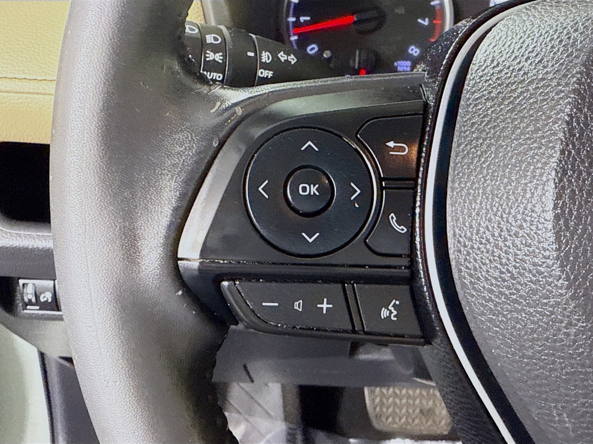 Used 2019 Toyota RAV4 XLE Premium image 14