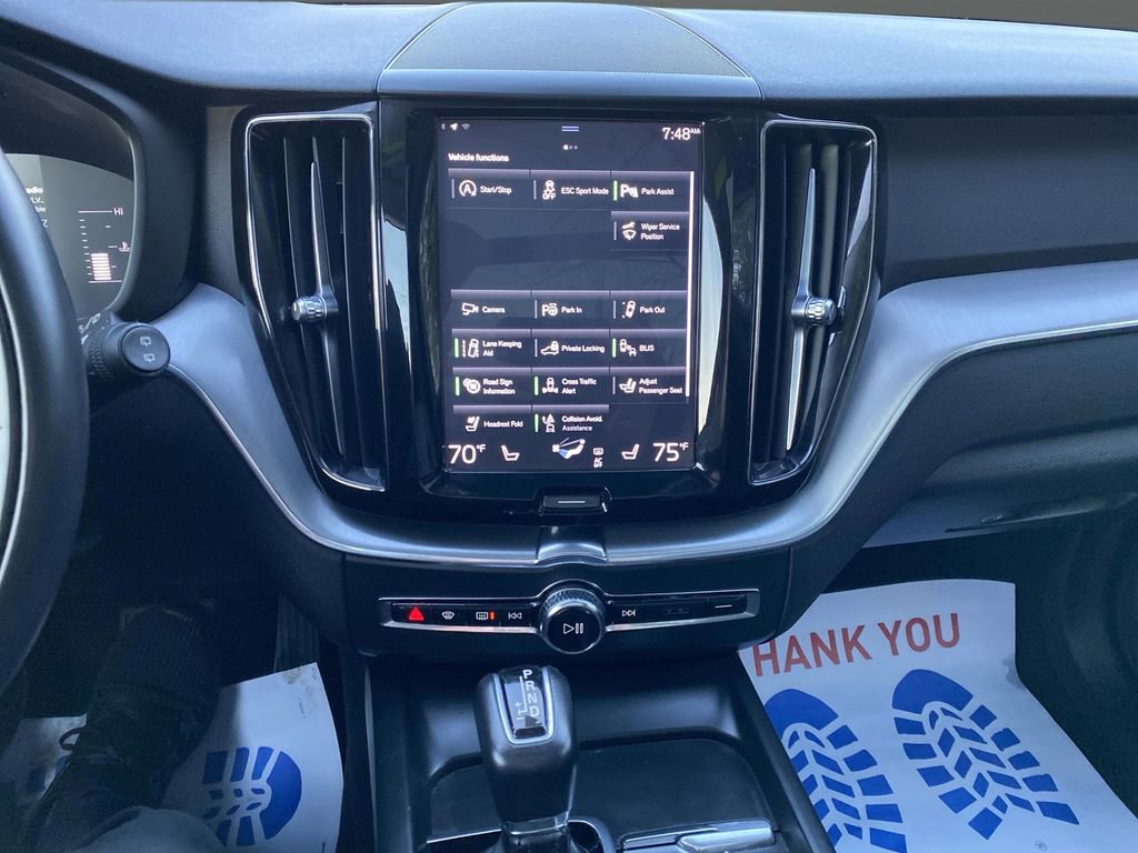 Used 2019 Volvo XC60 T5 Momentum w/ Premium Package image 9