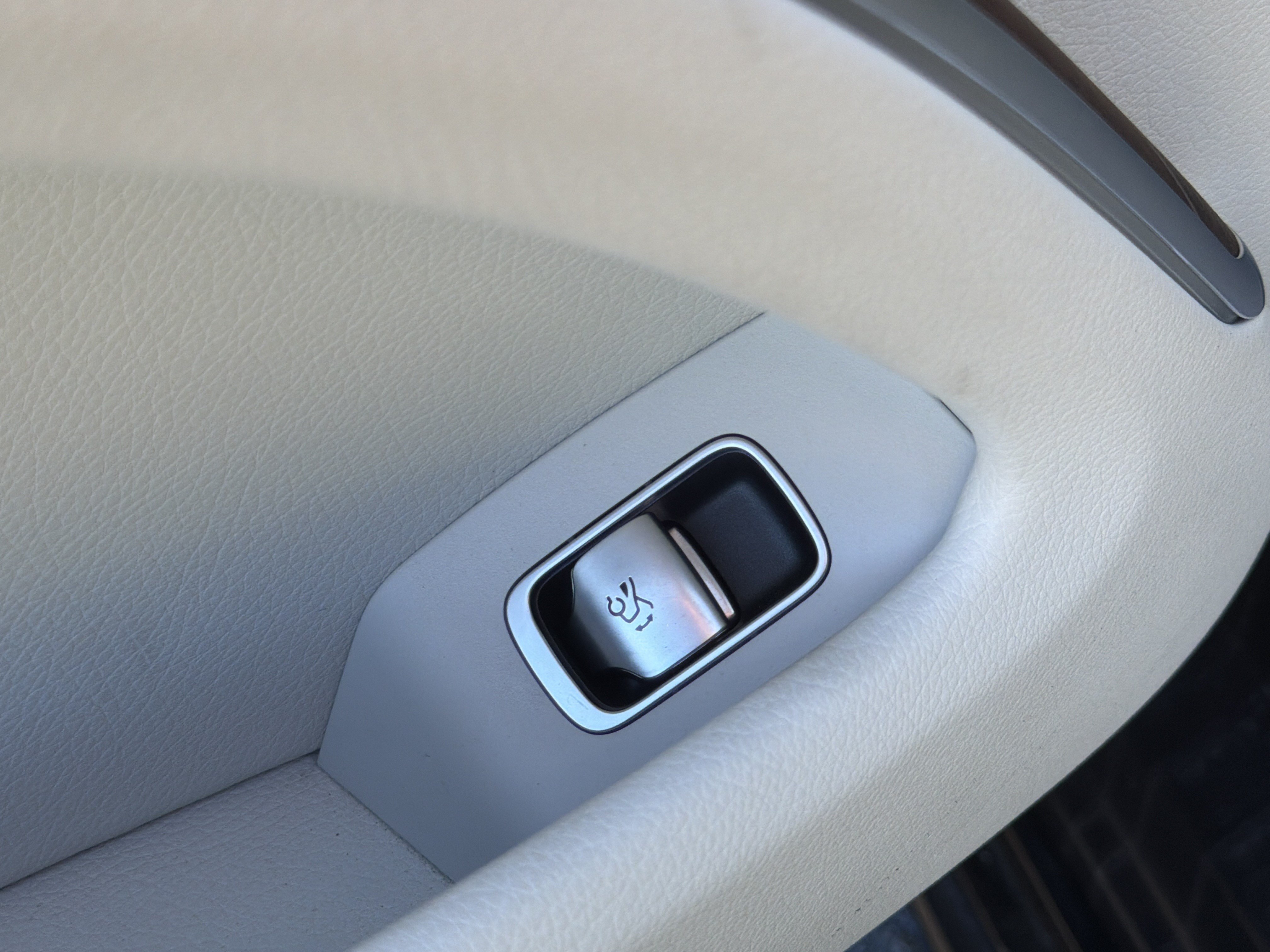 Used 2022 Mercedes-Benz EQS AMG 4MATIC w/ Exclusive Trim Package image 30