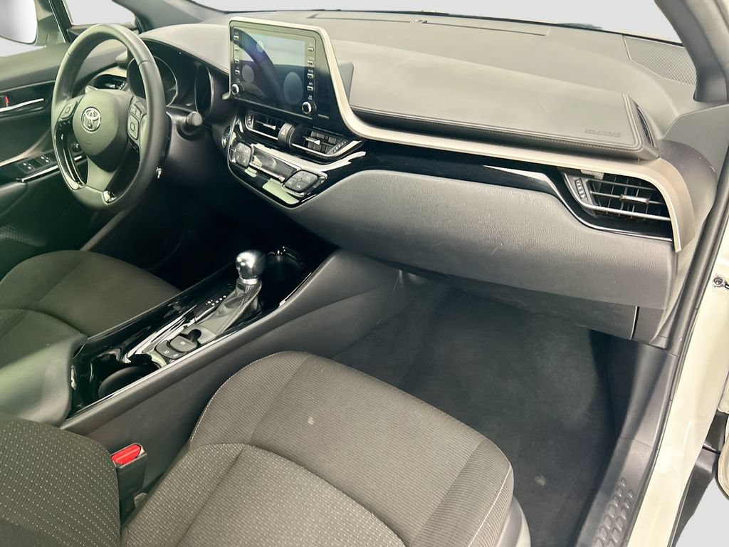 Used 2019 Toyota C-HR XLE FWD image 15