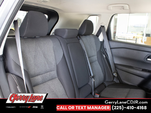 Used 2025 Nissan Rogue SV FWD image 16