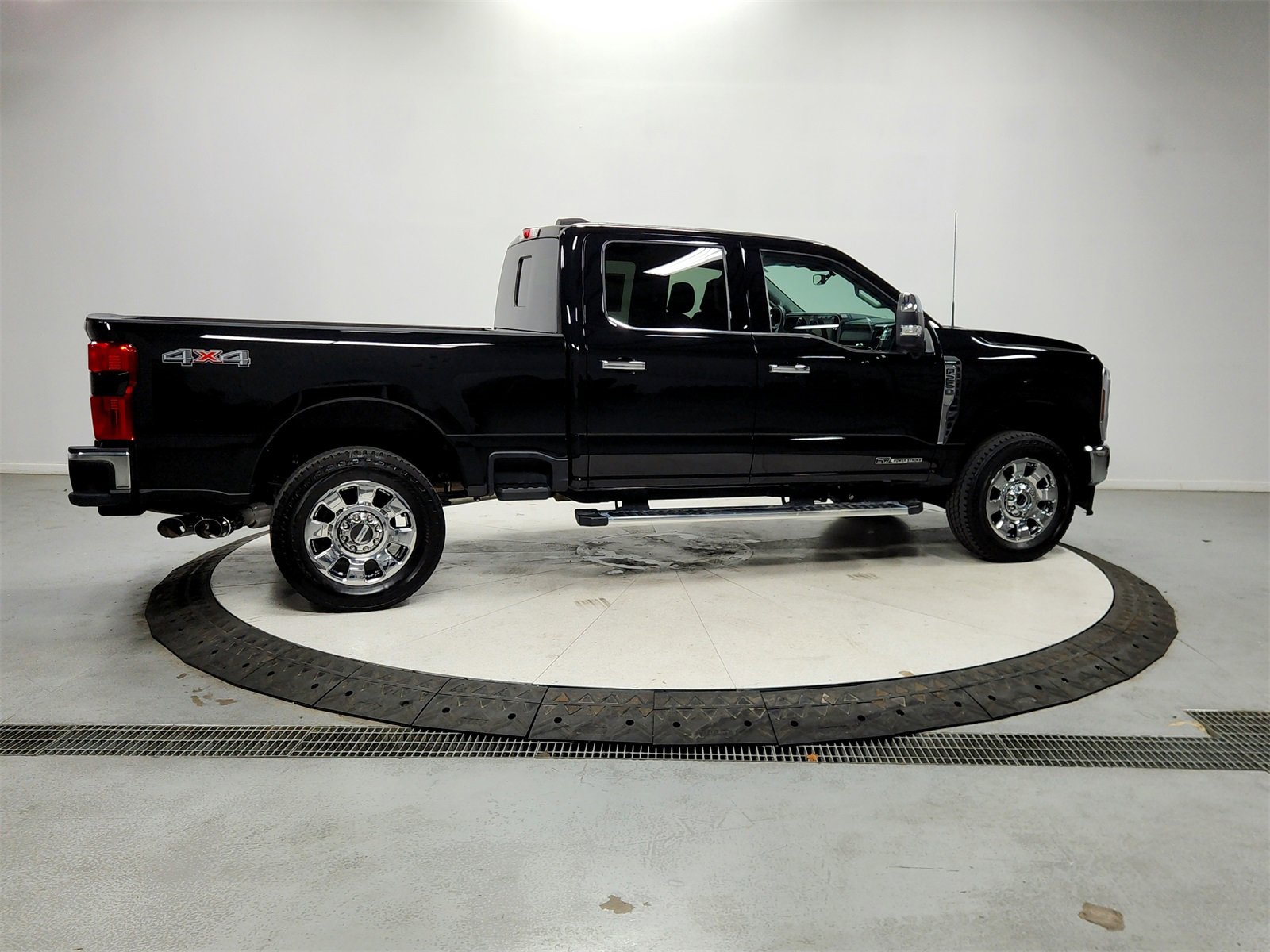 Used 2024 Ford F250 Lariat w/ Chrome Package image 8