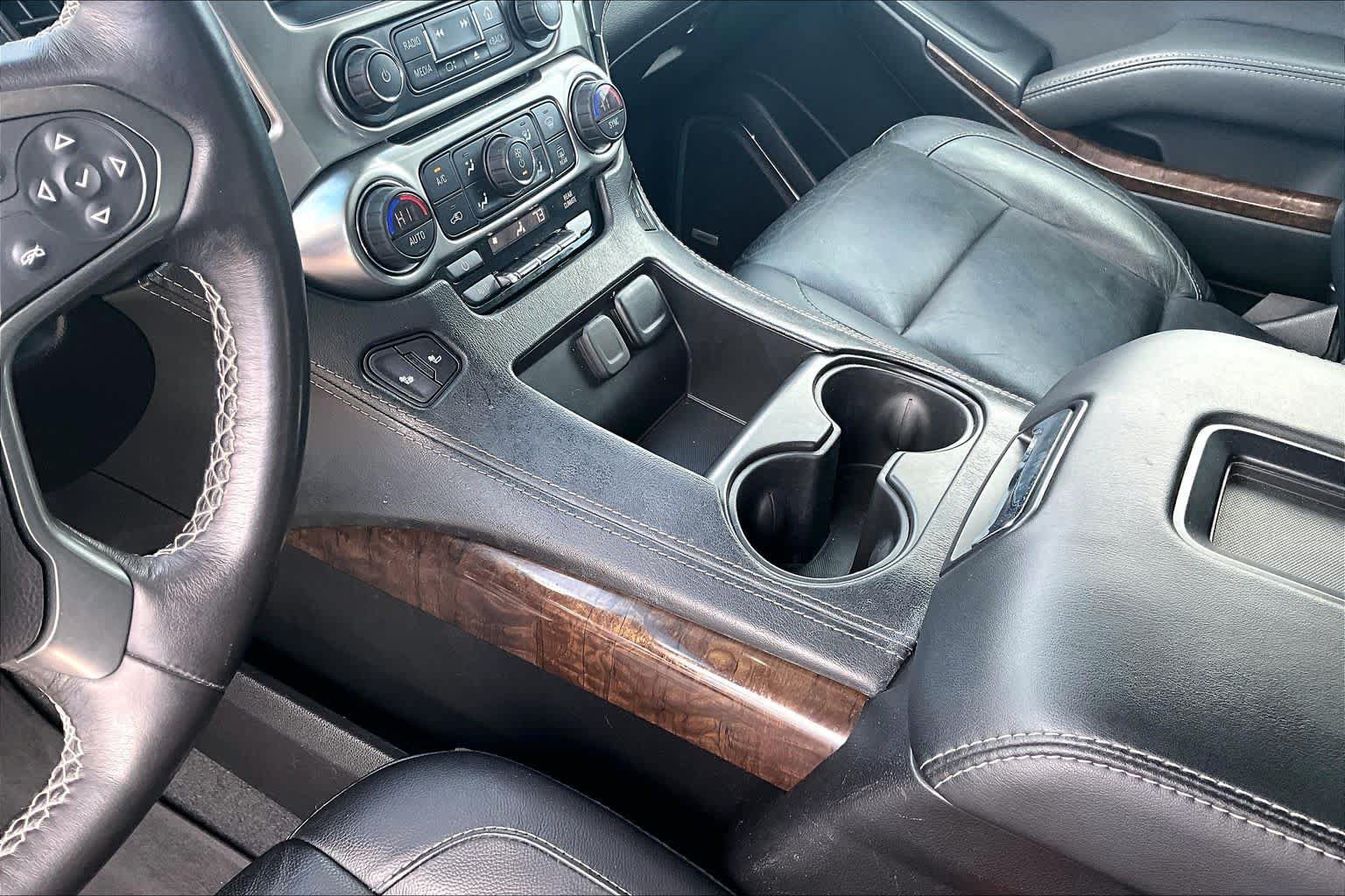 Used 2019 Chevrolet Tahoe LT w/ Luxury Package RWD image 16