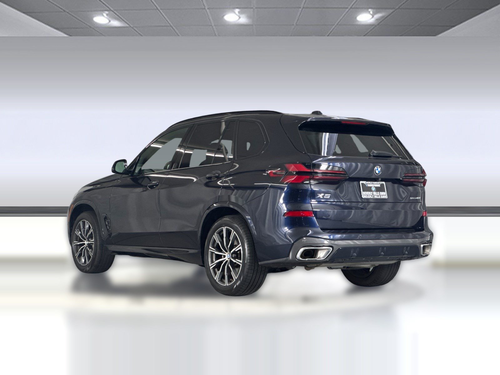 Used 2024 BMW X5 sDrive40i w/ M Sport Package RWD image 3