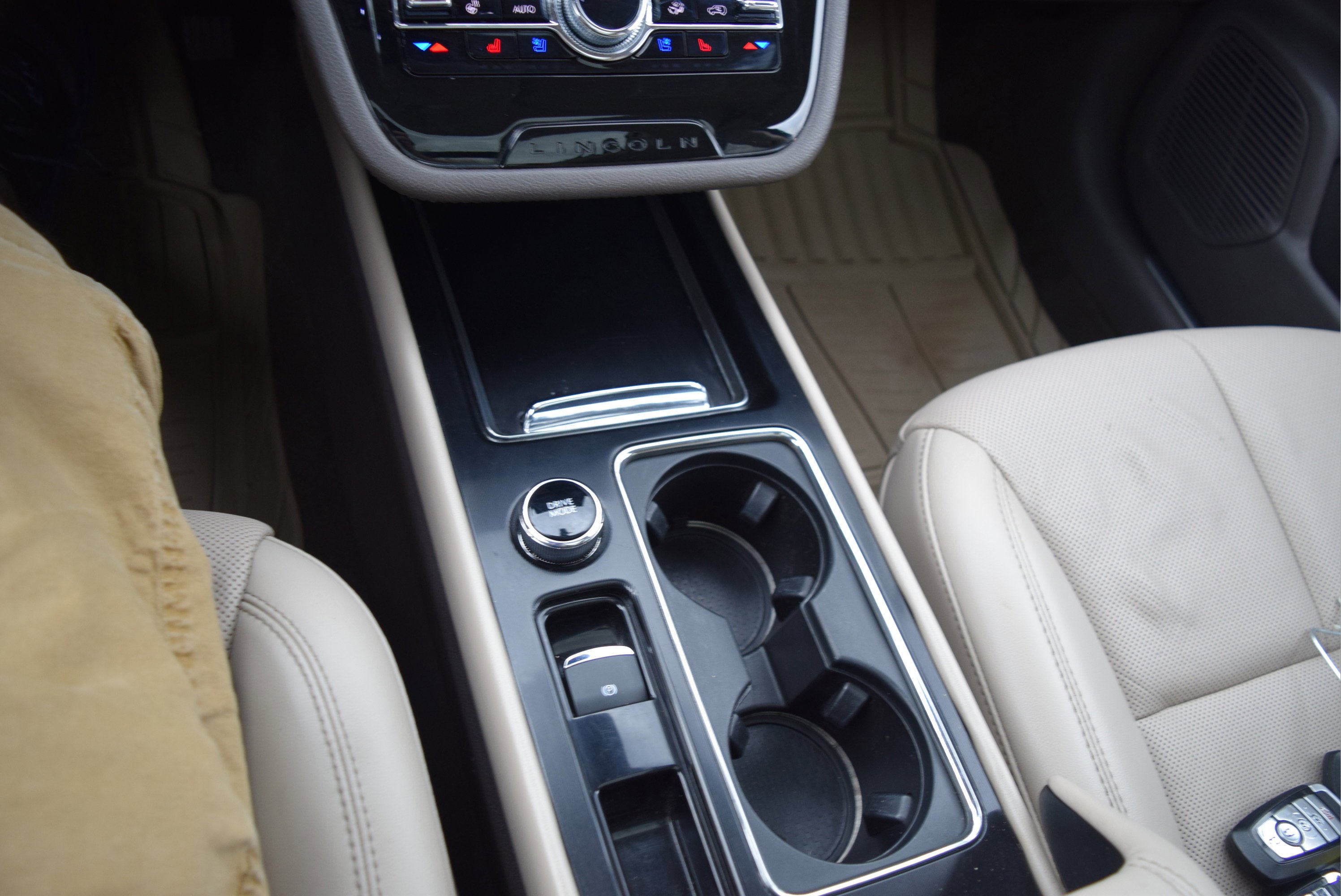 Used 2021 Lincoln Corsair AWD w/ Premium Package image 16