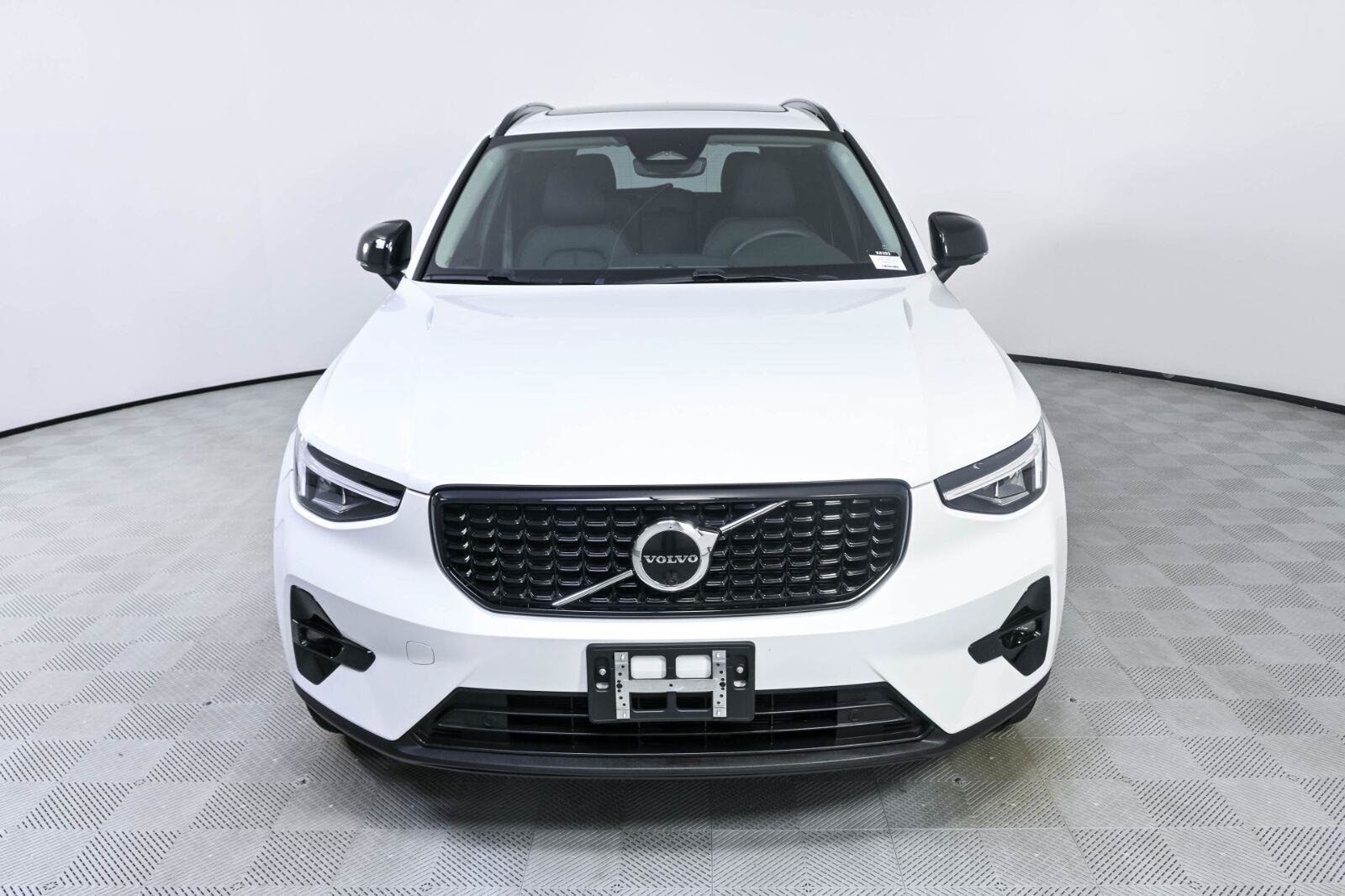 Certified 2023 Volvo XC40 B5 Plus w/ Climate Package AWD/4WD image 35