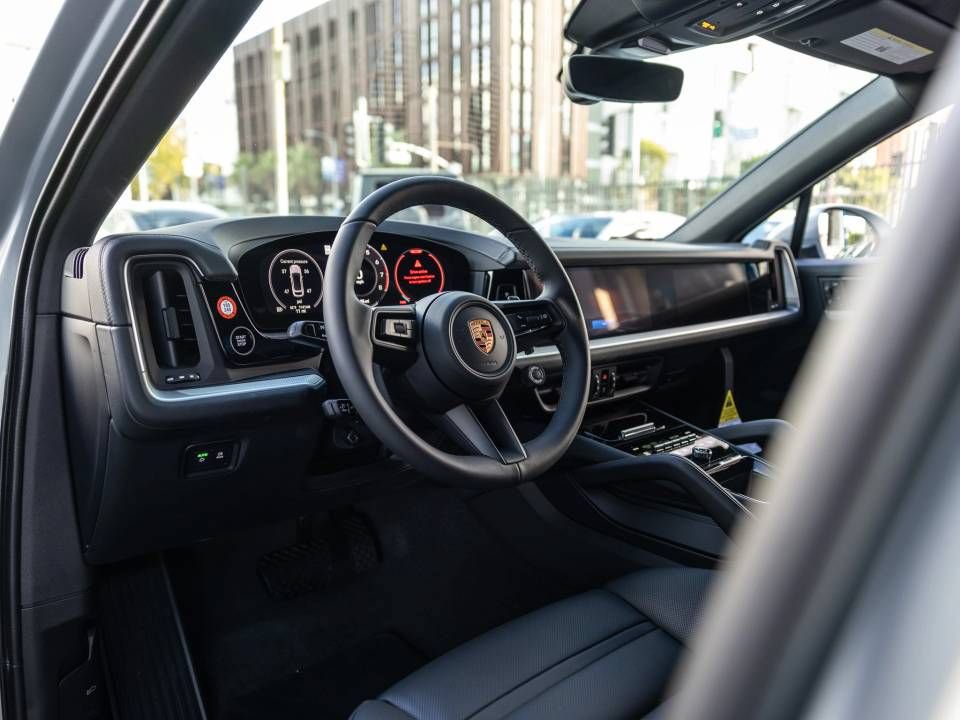 Certified 2026 Porsche Cayenne Coupe AWD/4WD image 4