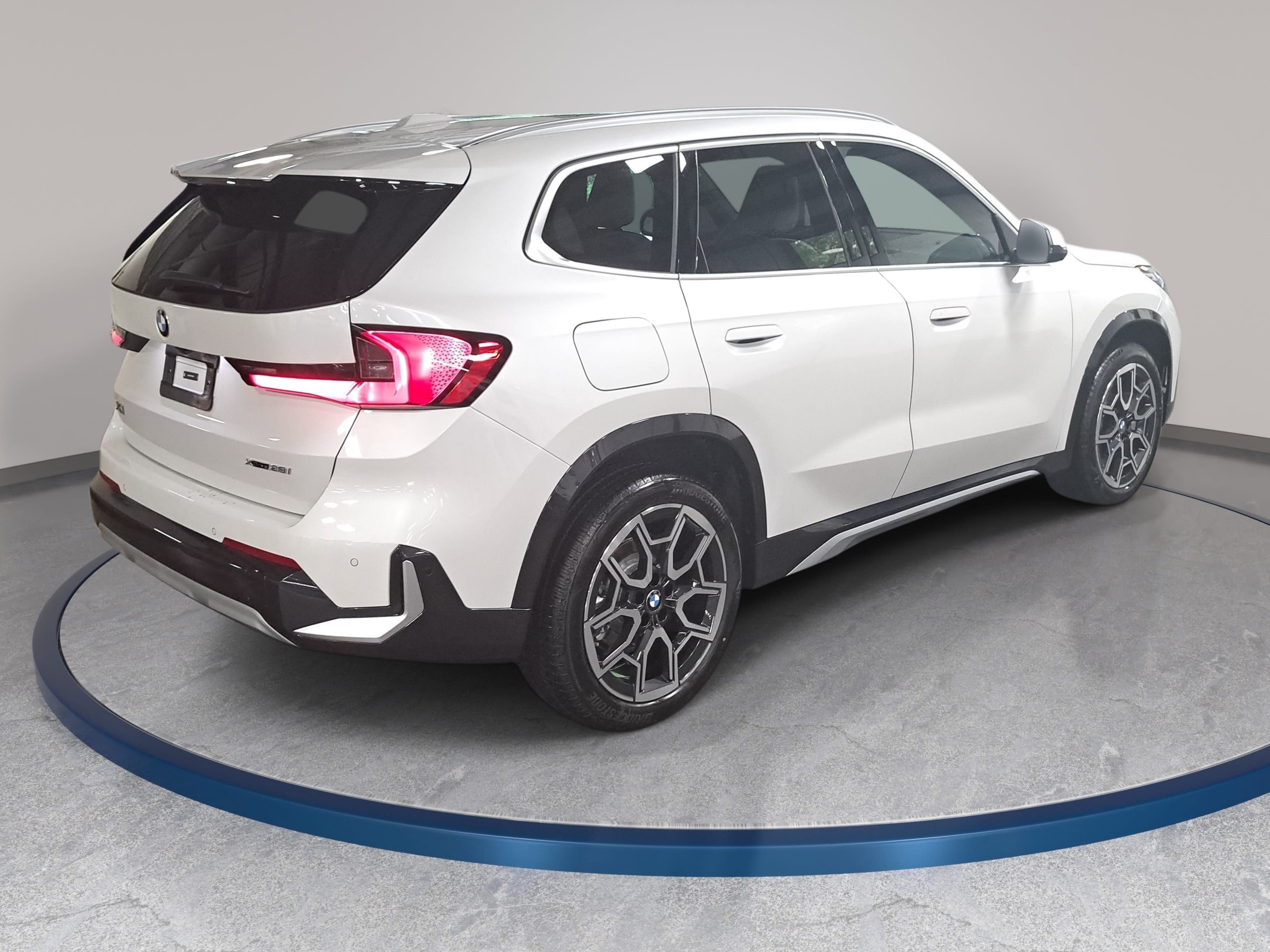New 2026 BMW X1 xDrive28i w/ Technology Package AWD/4WD image 5