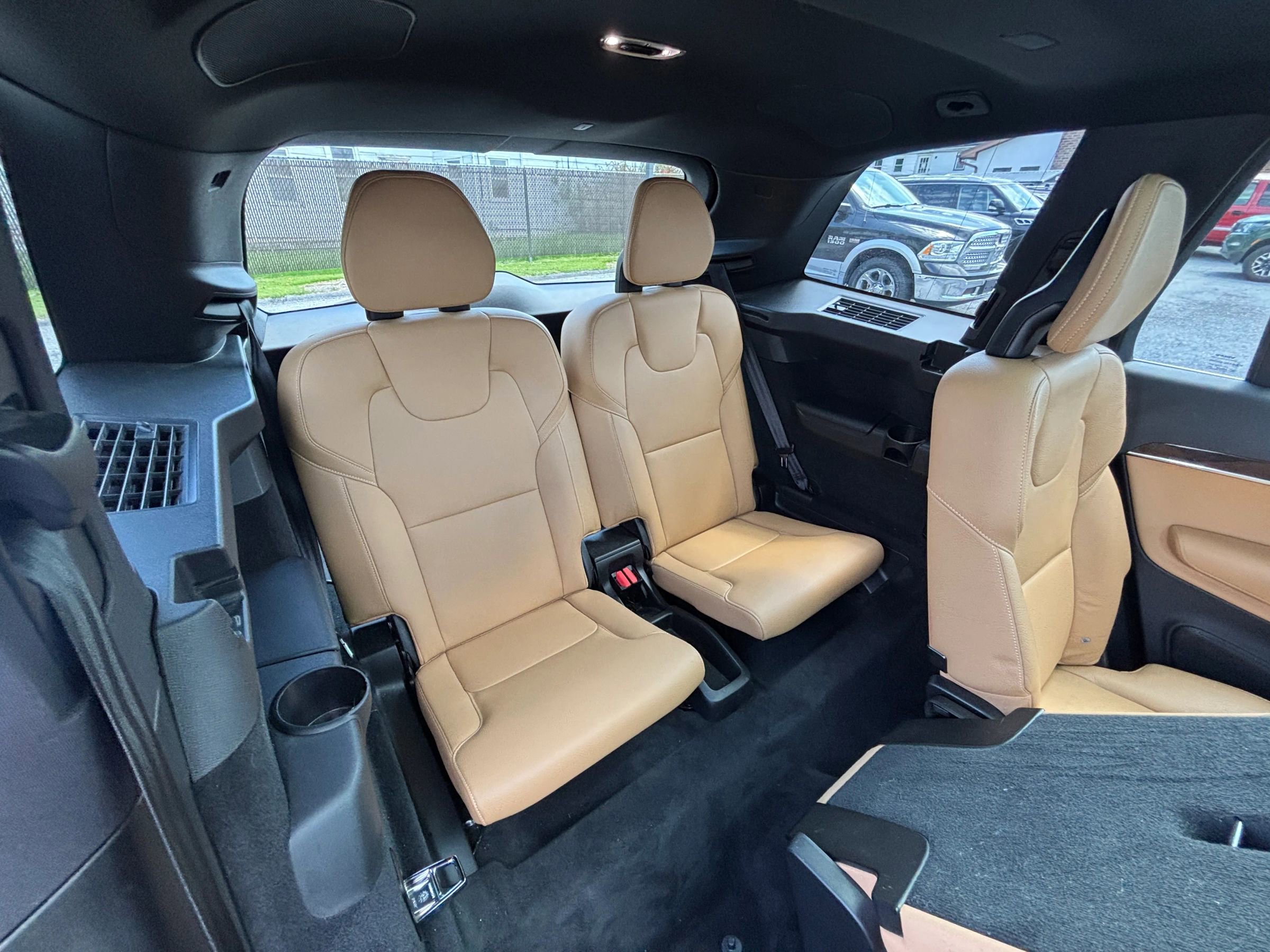 Used 2017 Volvo XC90 T6 Momentum w/ Vision Package AWD/4WD image 10