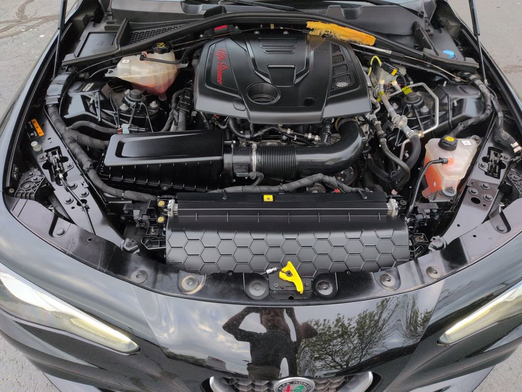 Used 2019 Alfa Romeo Giulia AWD image 22