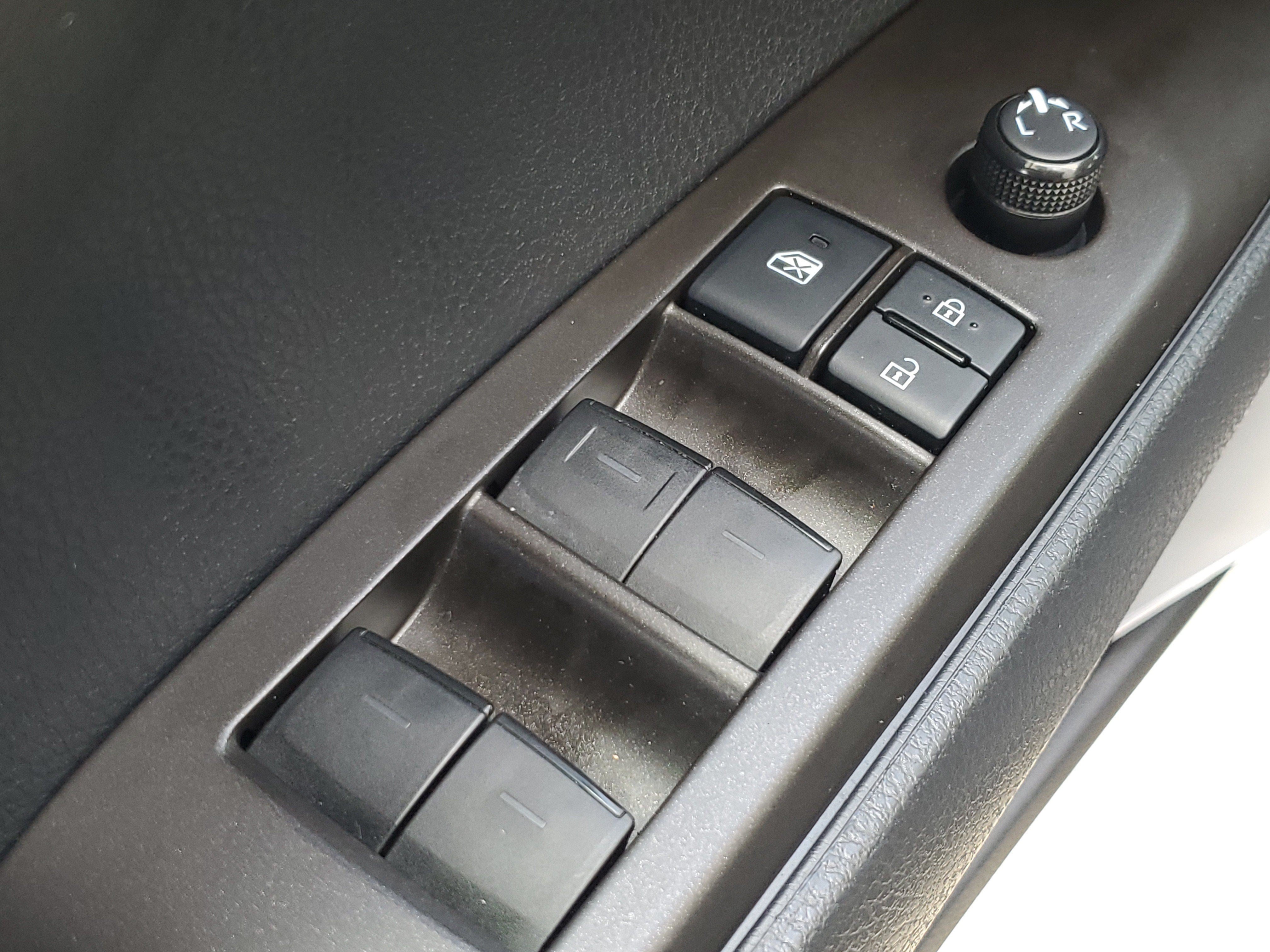 Used 2022 Toyota Camry SE FWD image 19