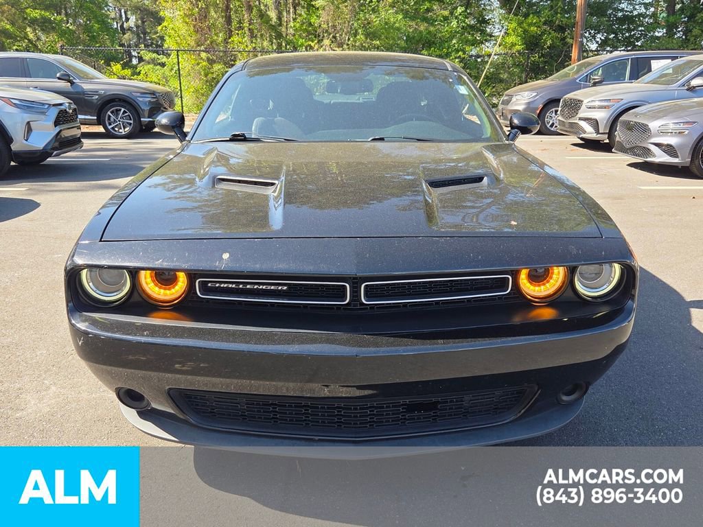 Used 2015 Dodge Challenger SXT RWD image 9