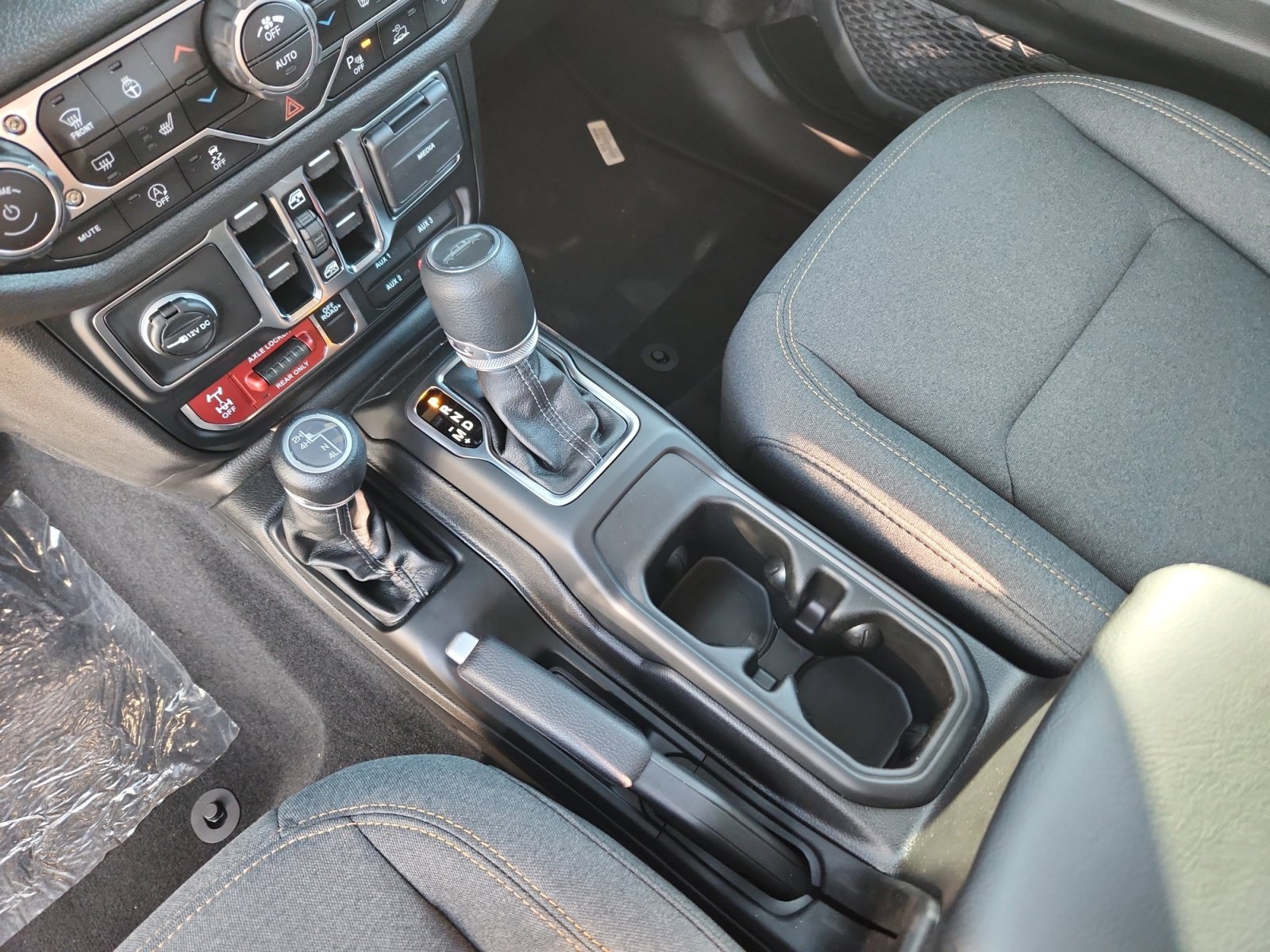 New 2025 Jeep Gladiator Willys AWD/4WD image 16