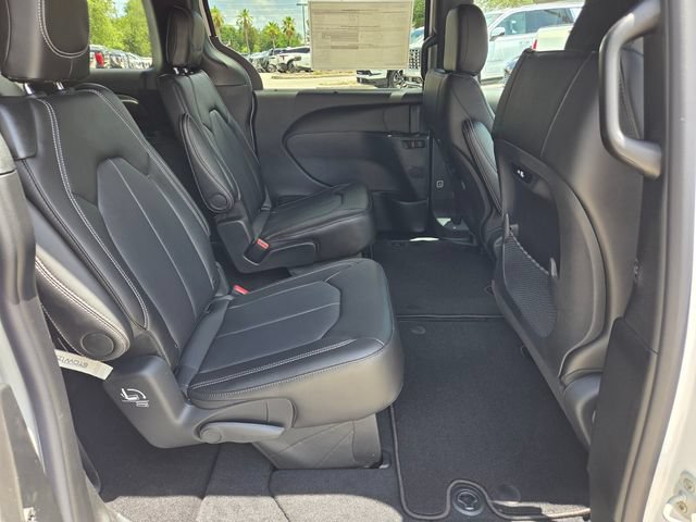 New 2027 Chrysler Pacifica Select FWD image 12
