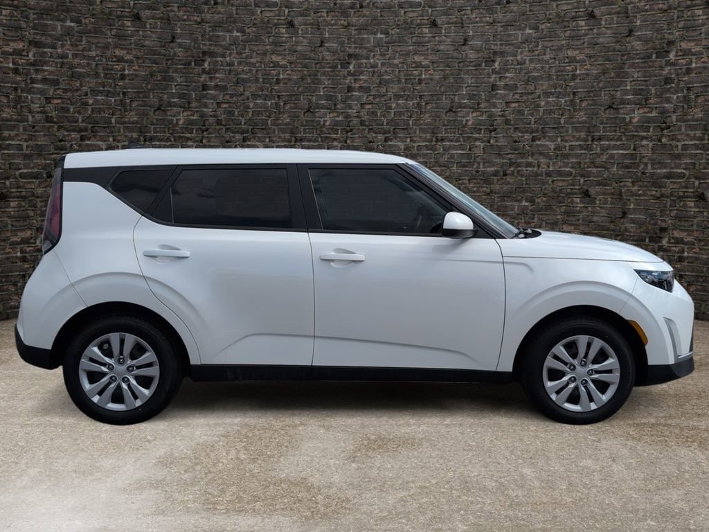 Used 2024 Kia Soul LX FWD image 3