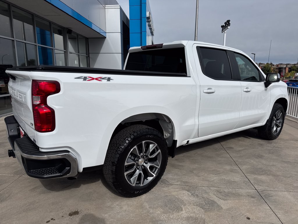 Used 2024 Chevrolet Silverado 1500 LT AWD/4WD image 5