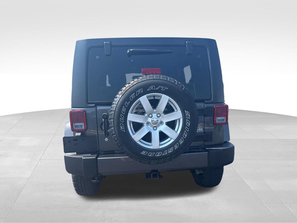 Used 2017 Jeep Wrangler Unlimited Sahara w/ Dual Top Group AWD/4WD image 9