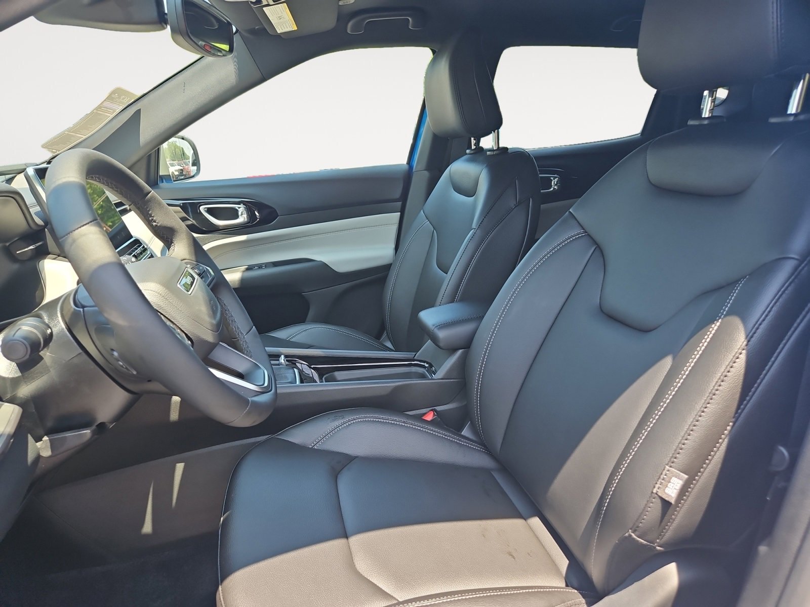 New 2025 Jeep Compass Limited image 9